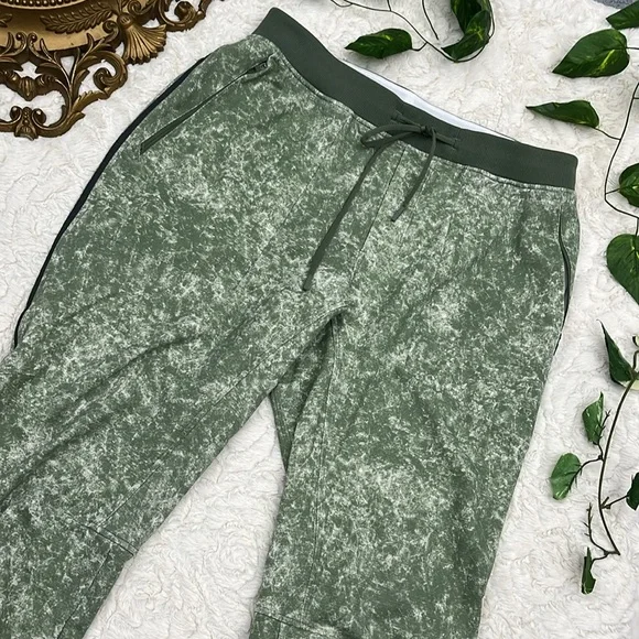 Lululemon Green Jogger Athletic Pants - Picture 2 of 5